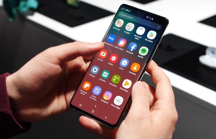 سلسلة هواتف Galaxy S10 Series بدأت بتلقي تحديث Android 10