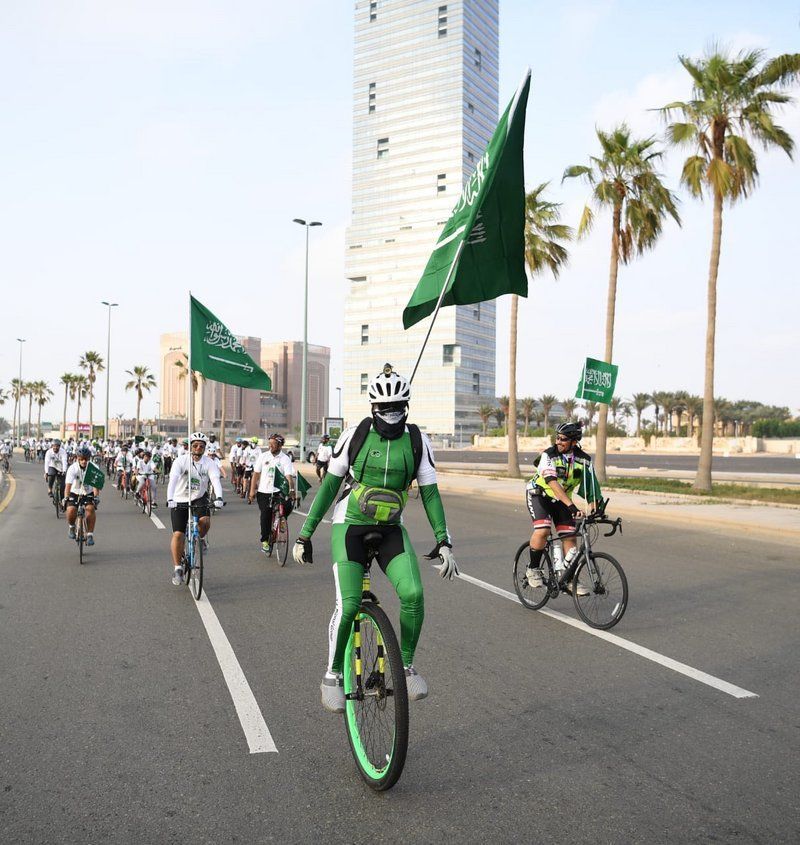 سجون مكة تحتفل باليوم الوطني عبر استعراض 300 سيارة ودراجة بـ